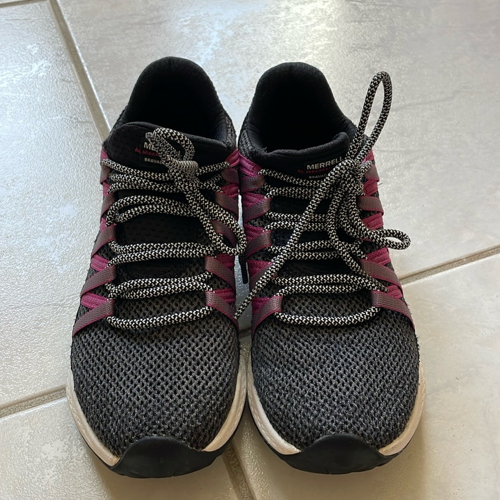 Merrell bravada edge sneakers in size 7.5